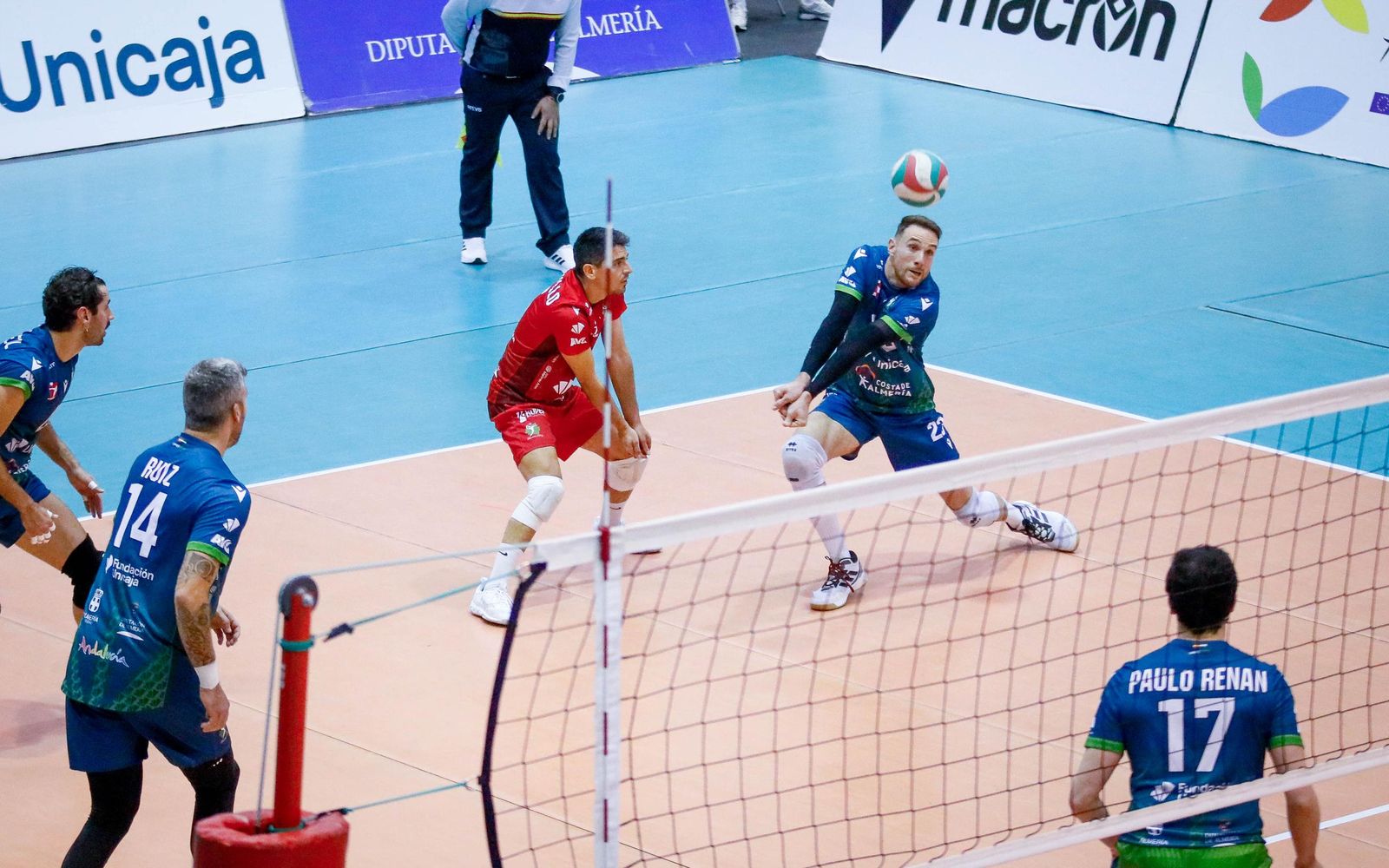 Las imágenes del Unicaja Costa de Almería-Leleman Conqueridor, primer partido del play off por el título de Superliga en Almería