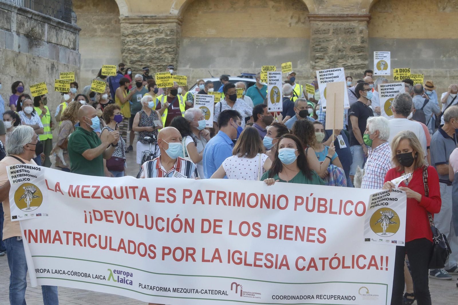 La protesta contra las inmatriculaciones de la Iglesia en Córdoba, en fotografías