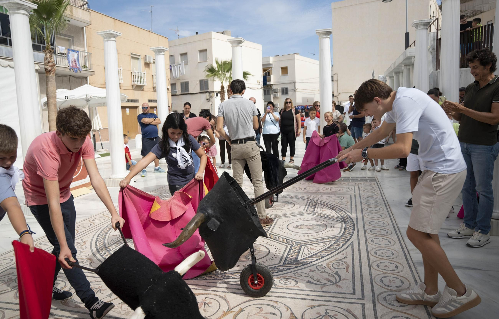 Las imágenes del taller de toros para niños y toro mecánico en Macael