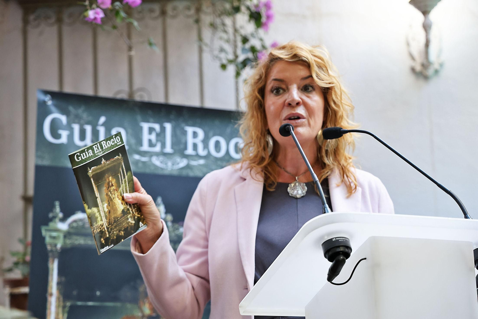 Imágenes de la presentación de la Guía del Rocío 2024 de Huelva Información