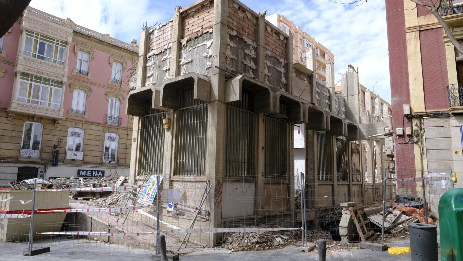 Las mejores imágenes del edificio de Correos demolido