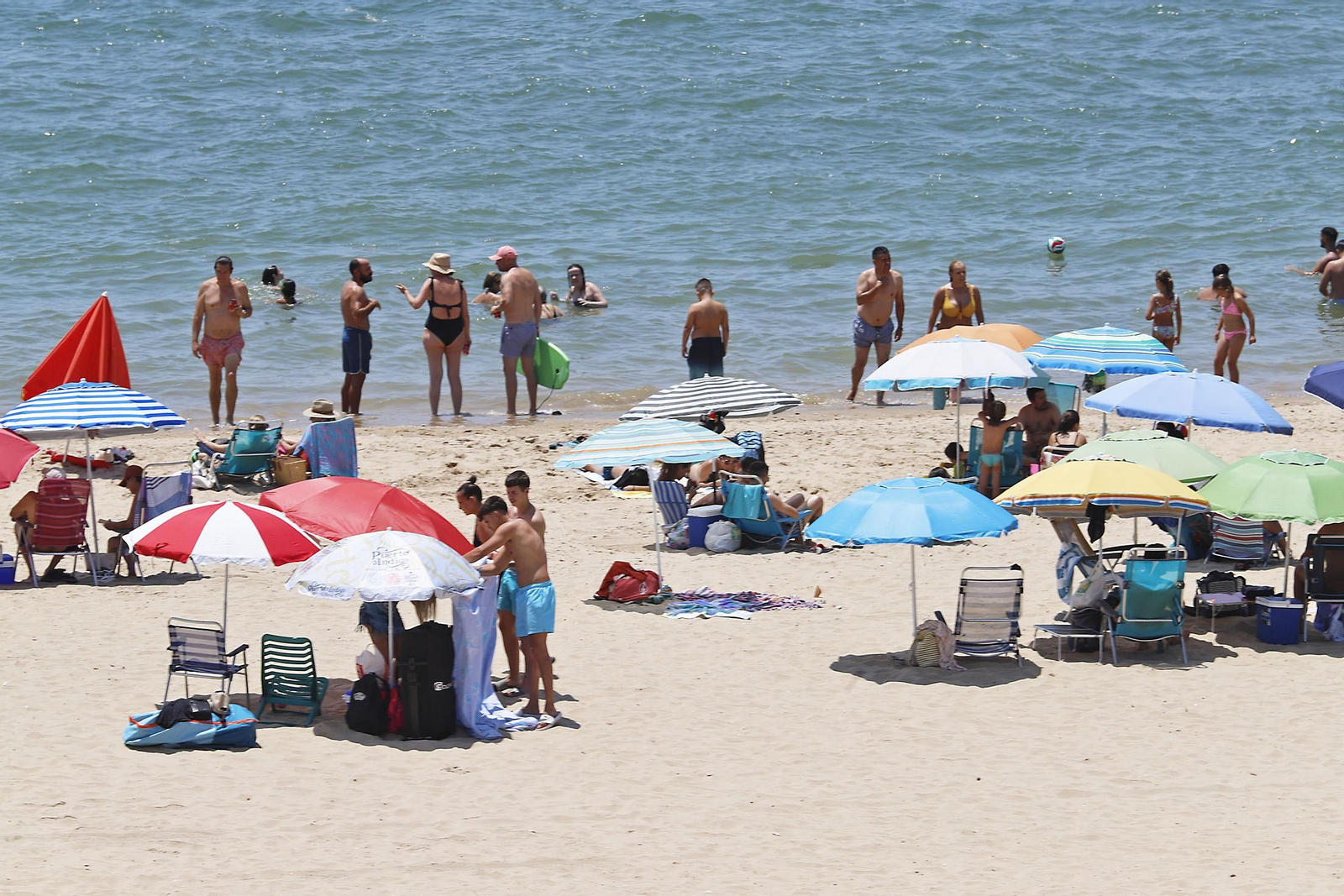 Ambiente en las playas de Huelva en el domingo 2 de julio