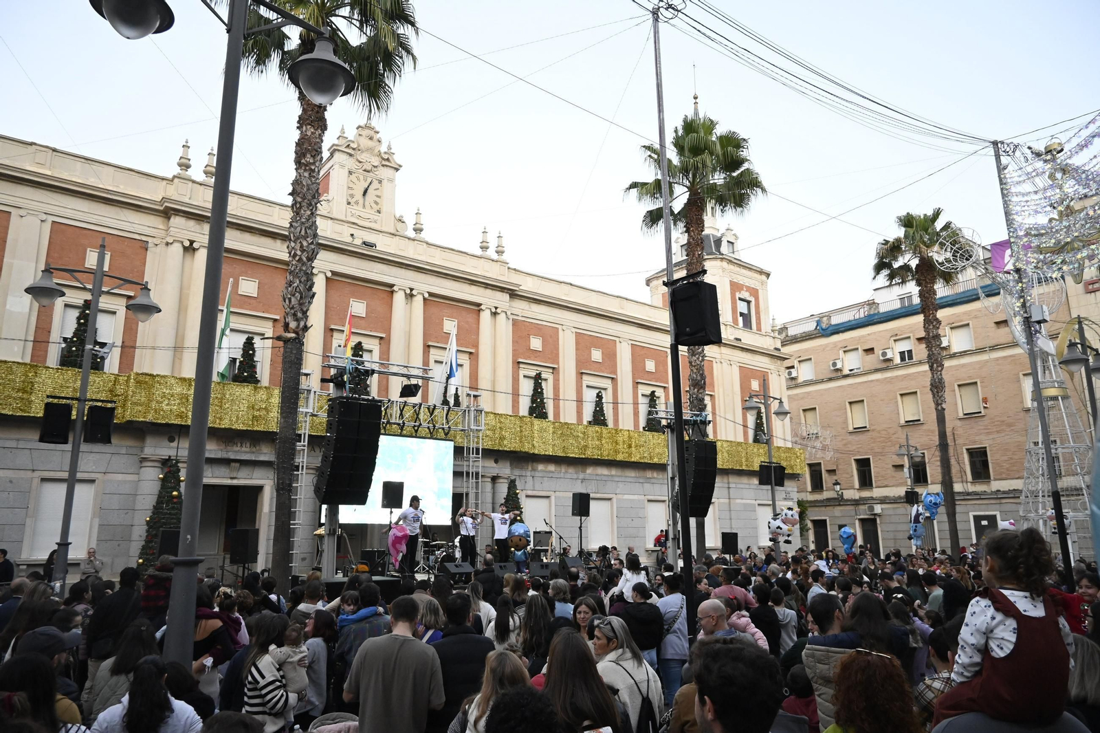 Imágenes de la nevada y alumbrado navideño en Huelva