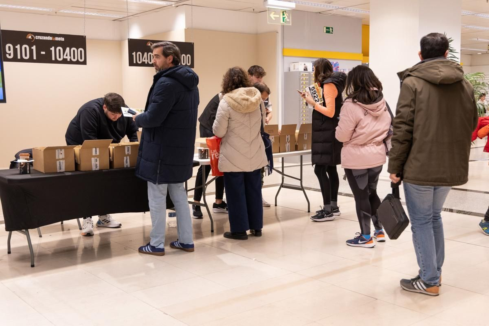 En imágenes: buen ritmo en el inicio de la recogida de dorsales para la Carrera de San Antón