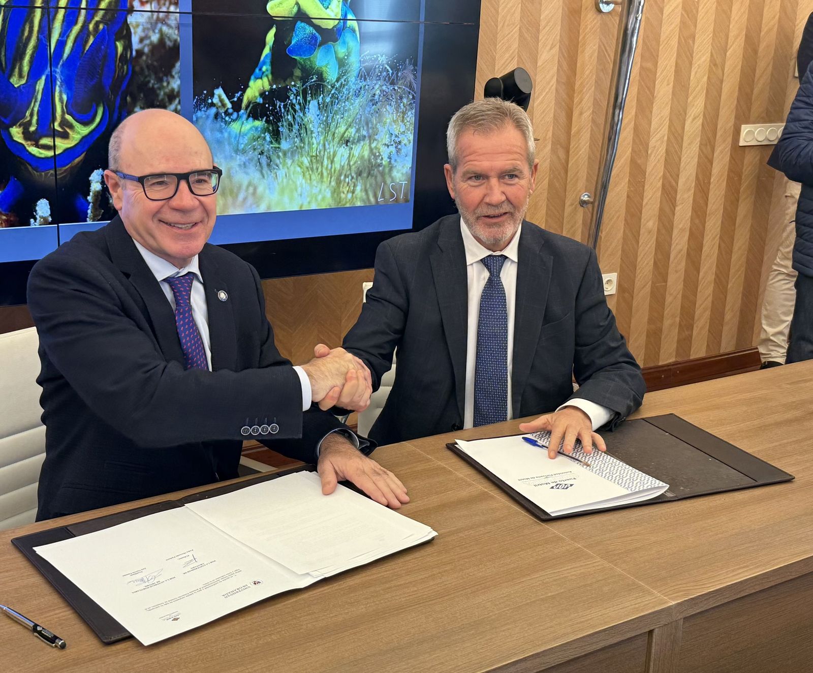 Los máximos representantes de la Autoridad Portuario y de la UGR respectivamente, José García Fuentes y Pedro Mercado