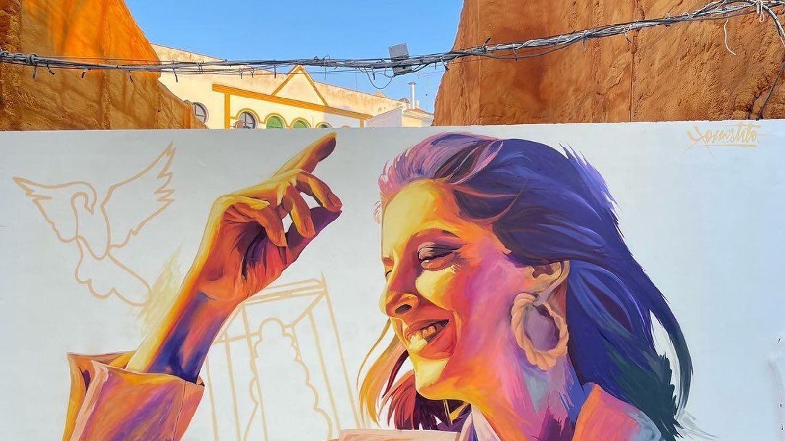 Mural realizado por el artista urbano Konestilo para la cantante Mural realizado por el artista urbano Konestilo para la cantante