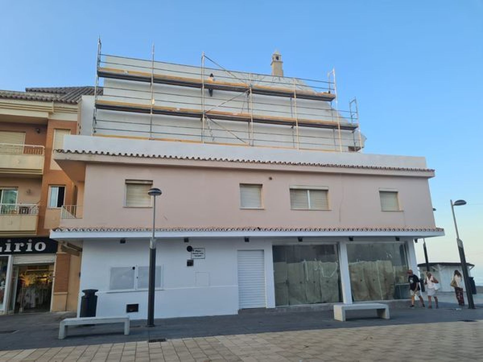 El inicio del mural urbano en la zona del Cali, en Sabinillas.