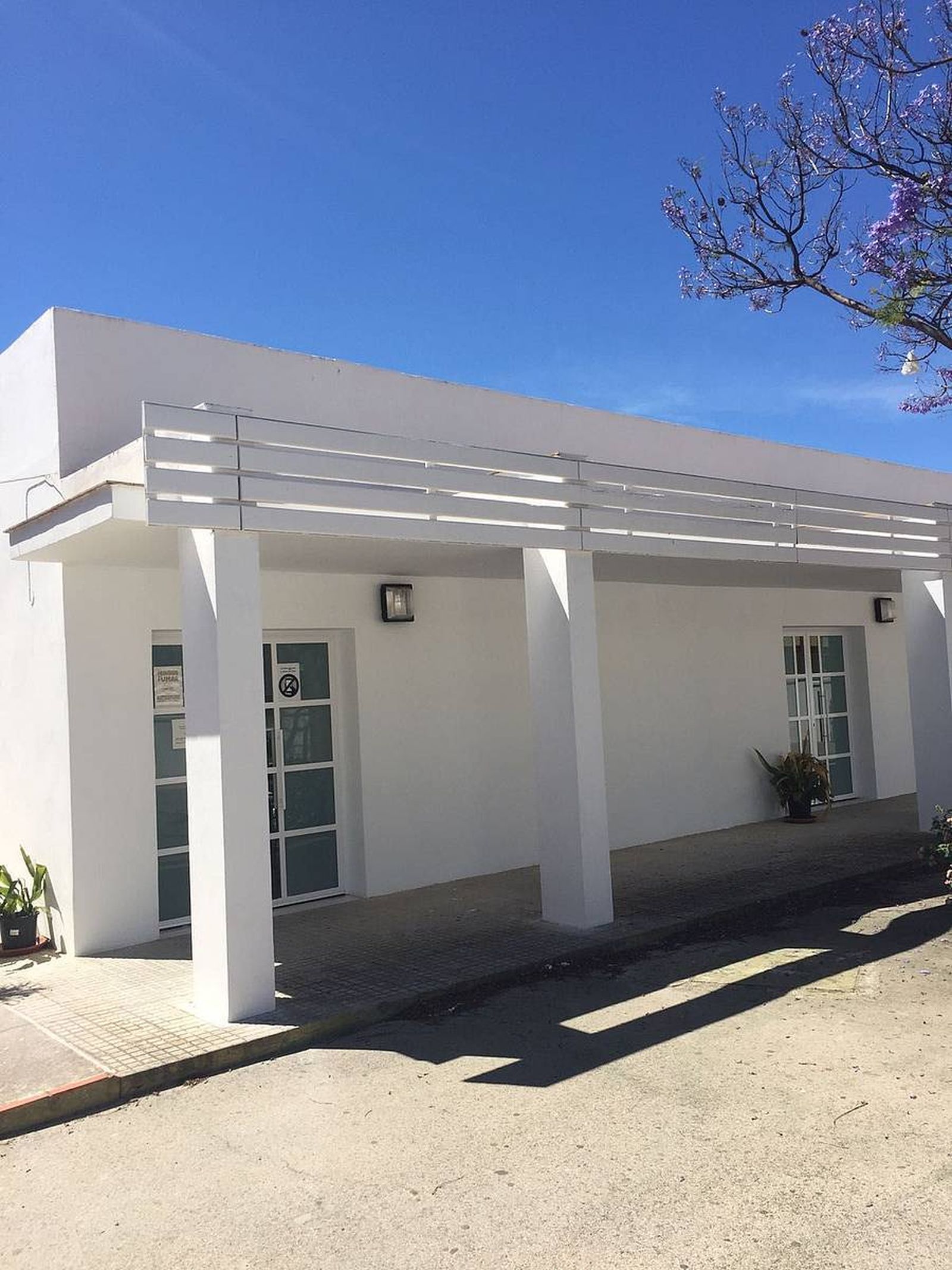 Centro de Adultos Dionisio Montero, situado en la calle Caraza.