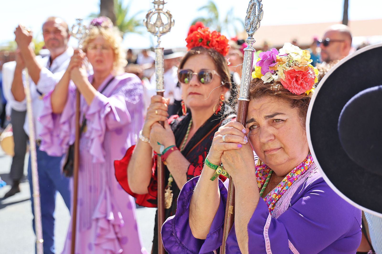 Imágenes de la Hermandad del Rocío de Punta Umbría a su paso por Huelva