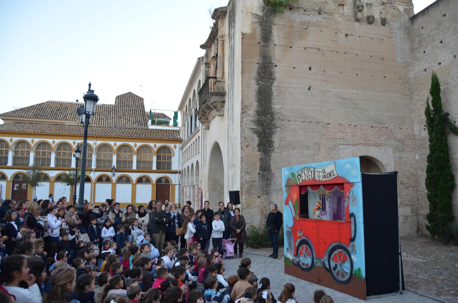 Un momento de la representación ayer en la plaza Mayor de Palma del Río.