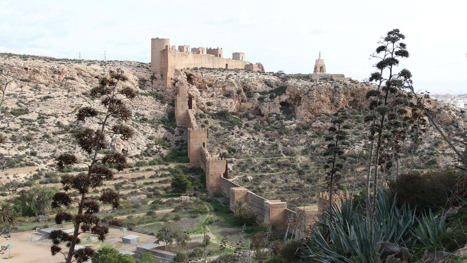 Muralla de Jayrán junto a La Hoya.