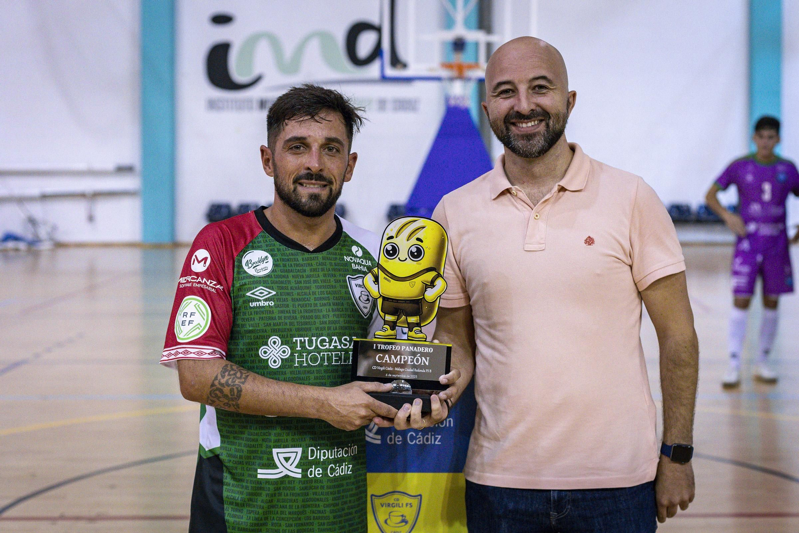 Copa de campeón del Trofeo Panadero para el Virgili Cádiz.