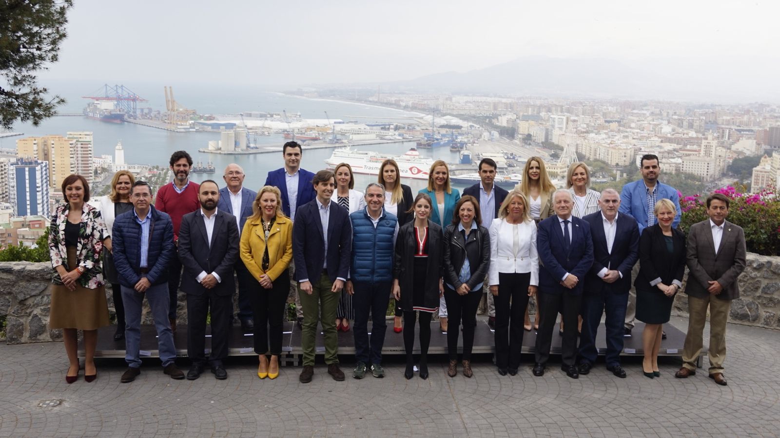 Foto de familia de los candidatos del PP al Congreso y al Senado