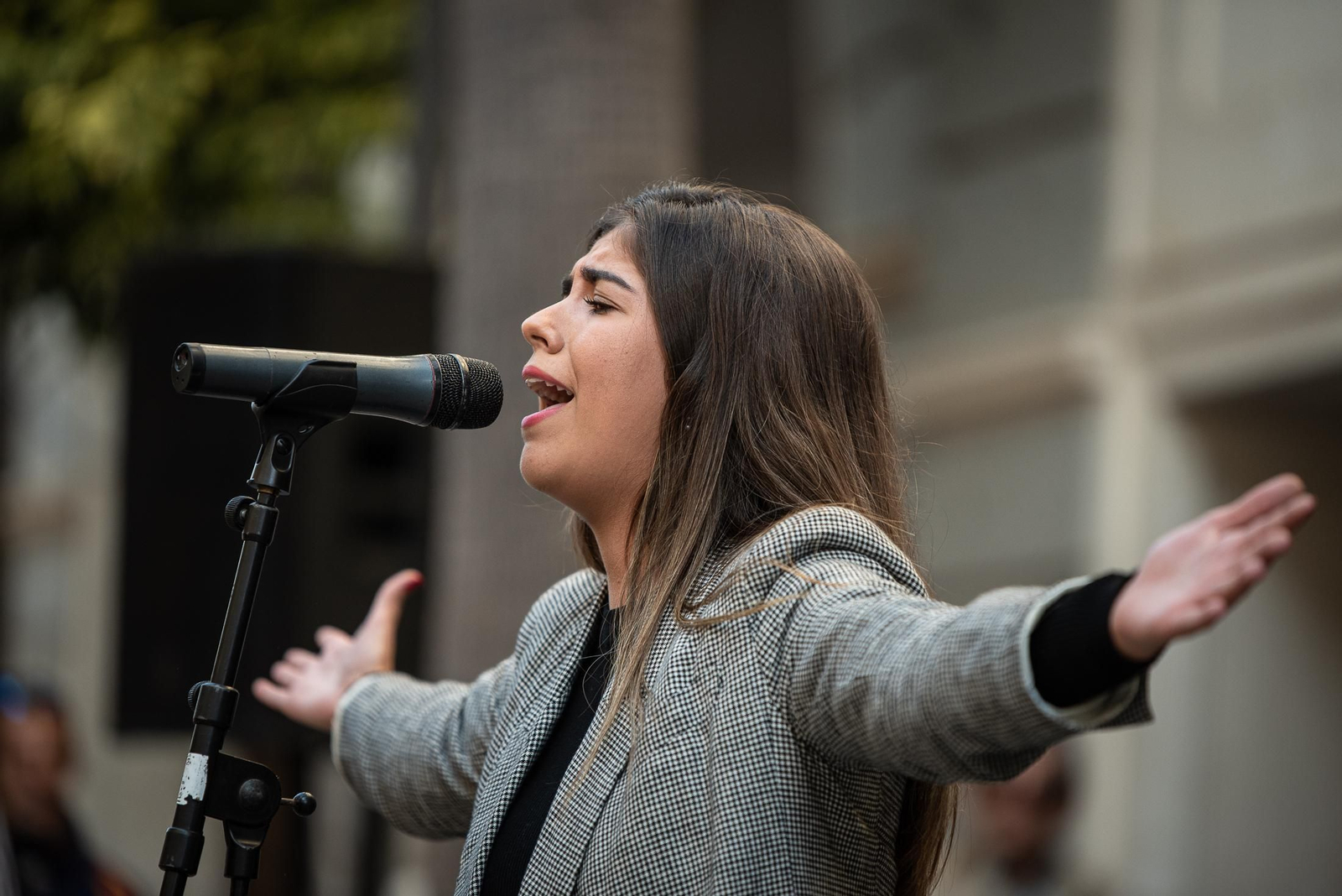 Imágenes de la Zambombá " Sones de Navidad" en la puerta de la Diputación