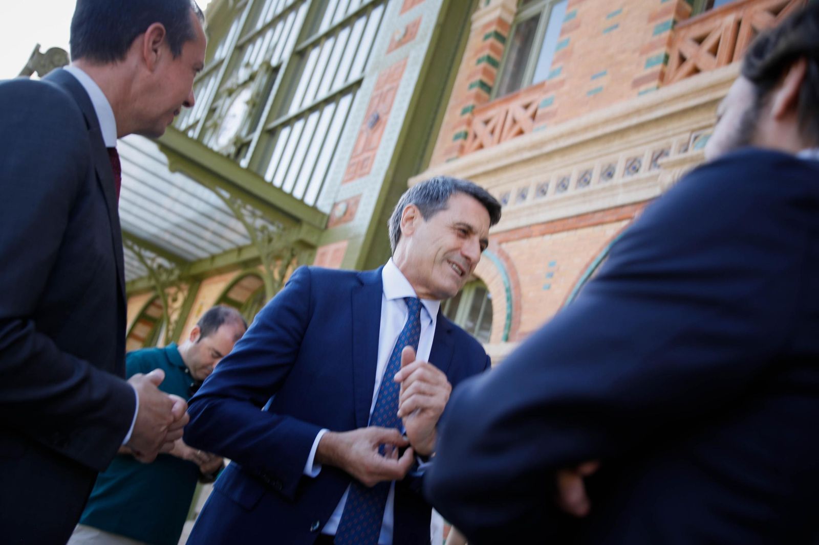 El delegado del Gobierno, Pedro Fernández, visita la estación histórica de Renfe en Almería, en imágenes