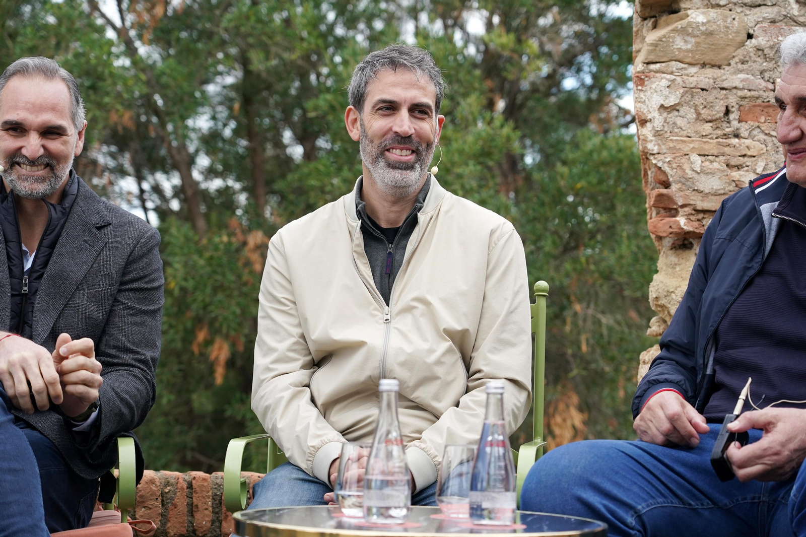 Berni Rodríguez y Carlos Cabezas, en una mesa redonda con historia