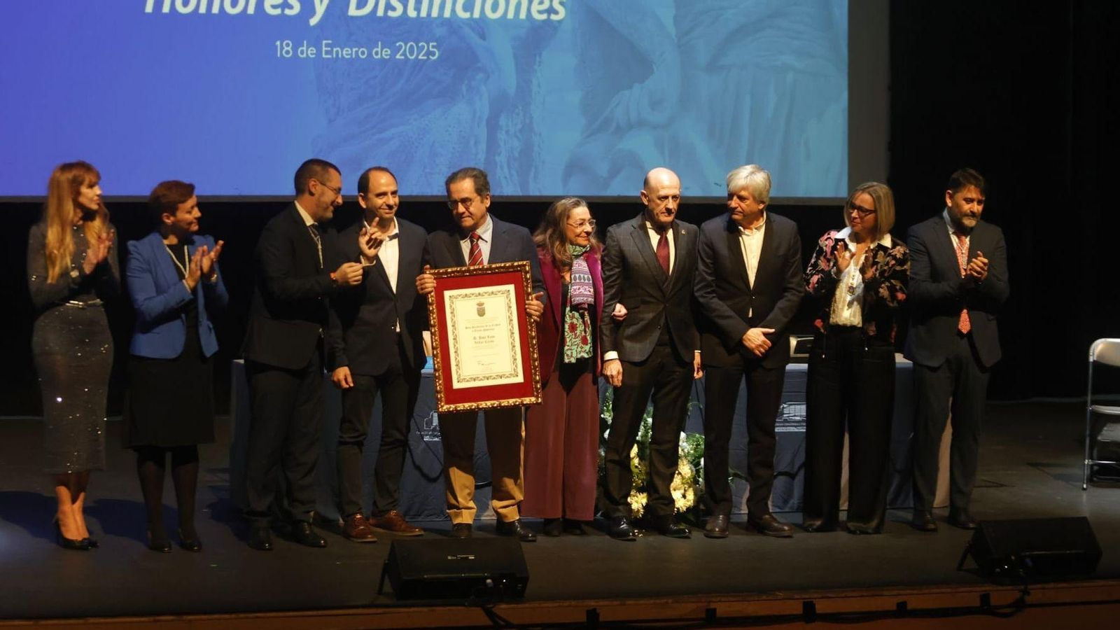 Los familiares del recordado José Luis Villar Cerón, en el escenario del Palacio de Congresos Los familiares del recordado José Luis Villar Cerón, en el escenario del Palacio de Congresos