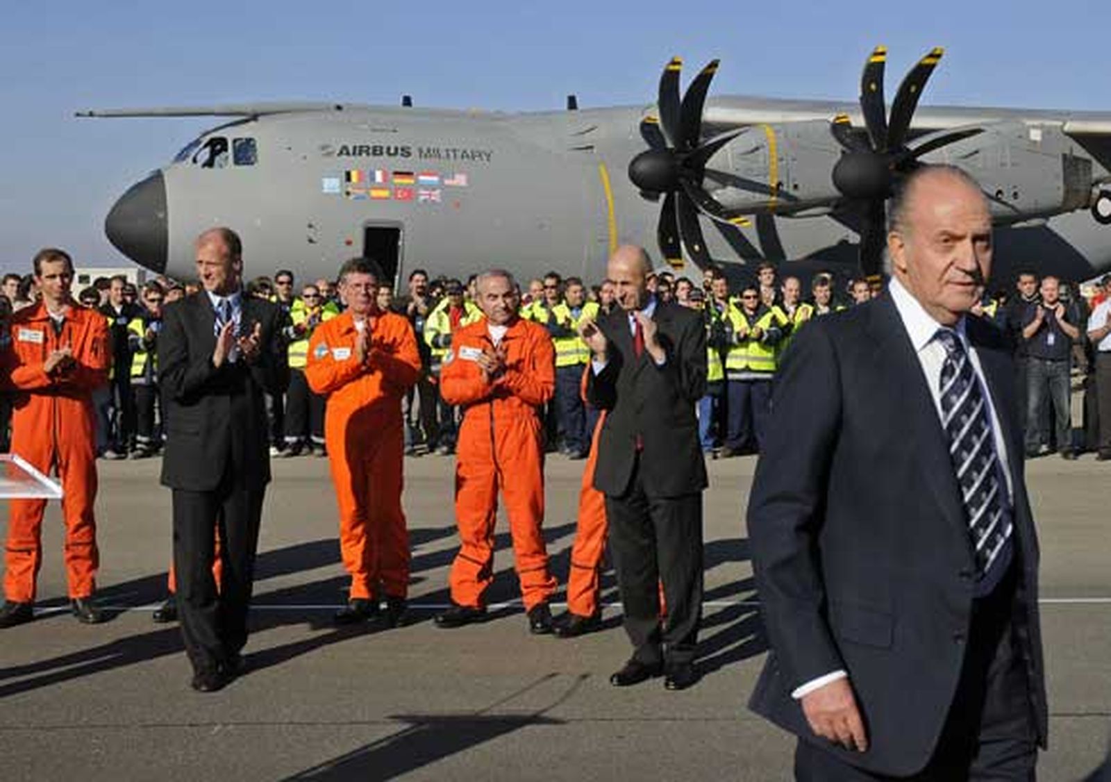 Airbus amenaza con un aterrizaje forzoso para el programa A400M