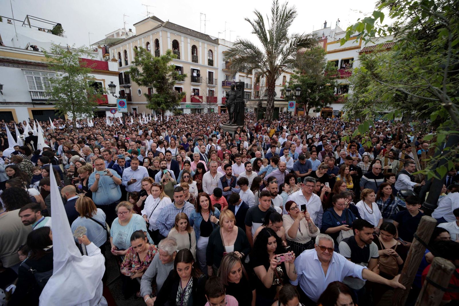 Público en la Semana Santa de Sevilla