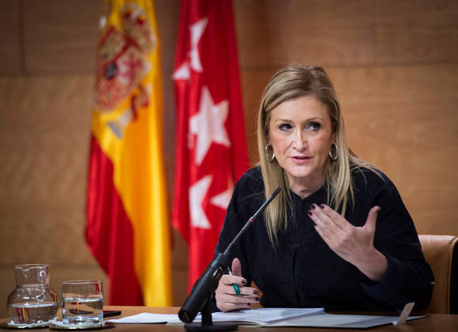 Cifuentes pide a Gómez de la Serna que deje su escaño "si tiene un poco de vergüenza"