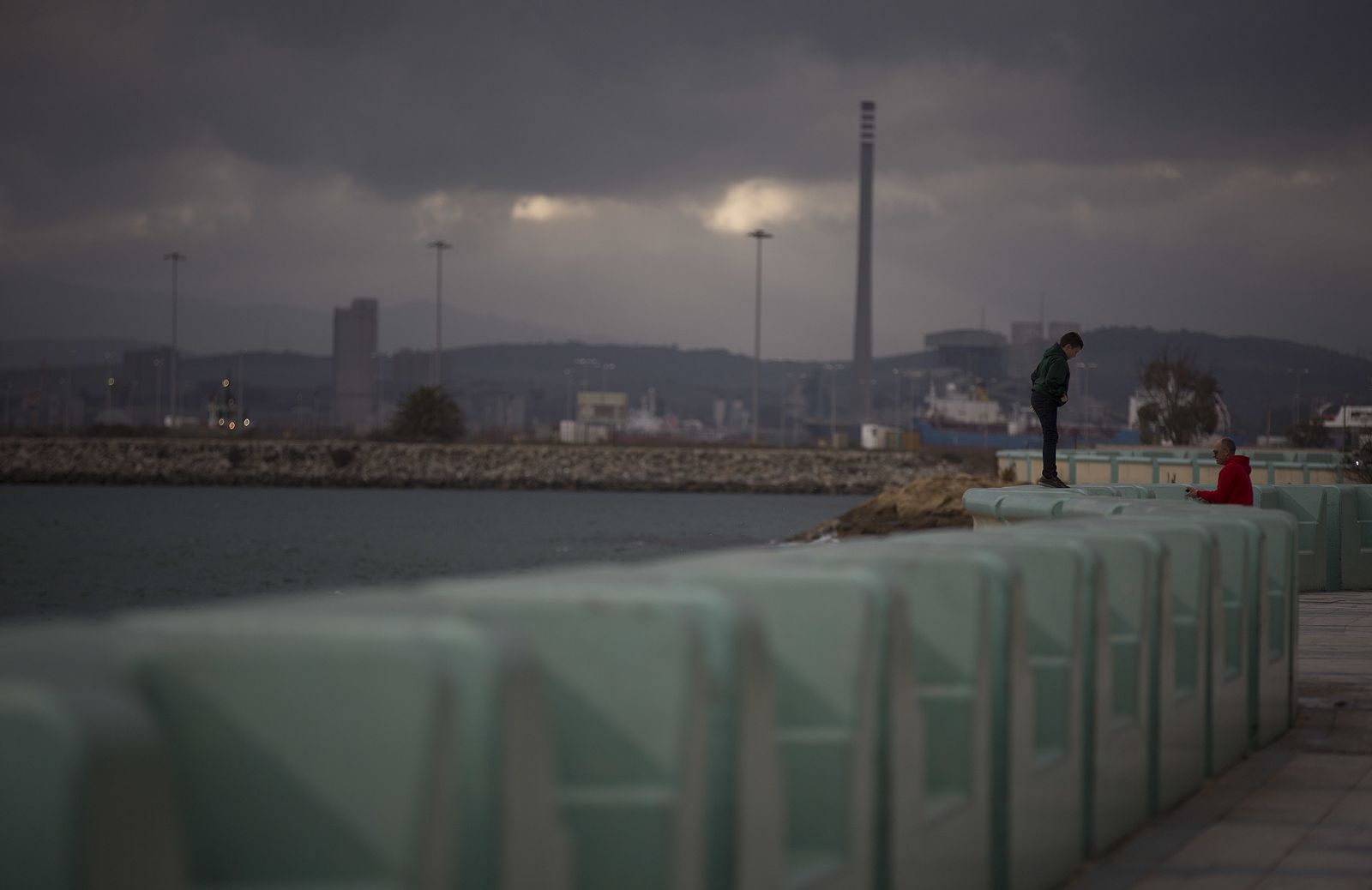 Recorrido en un patrullero de la Policía Nacional a las zonas del narcotráfico en el campo de Gibraltar, en imágenes