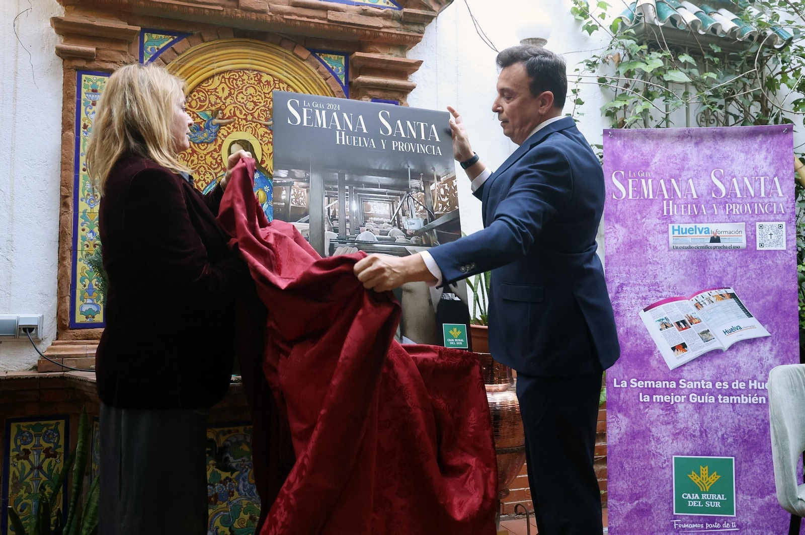 Imágenes de la presentación de "La Guía de Semana Santa de Huelva y Provincia" de Huelva Información