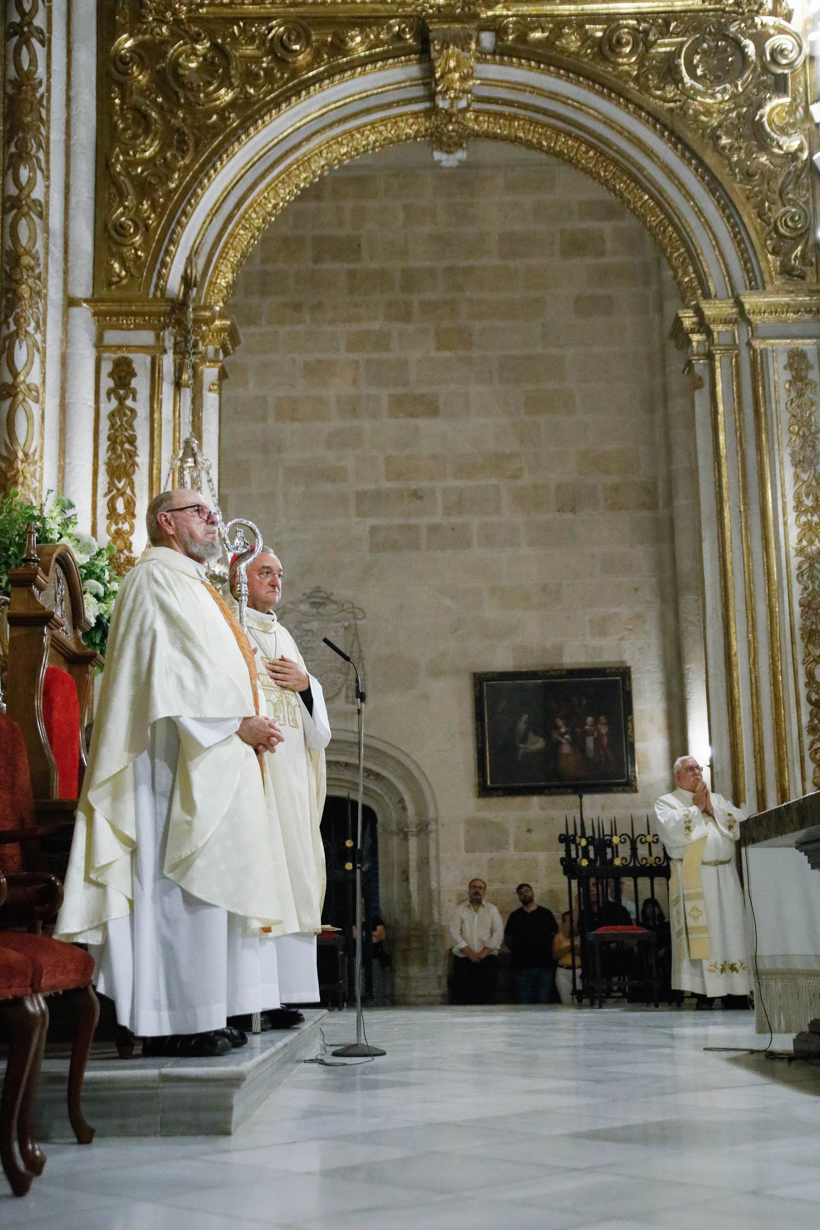 Imágenes de la procesión del Corpus Christi en Almería: así han sido la misa y la posterior marcha por la capital