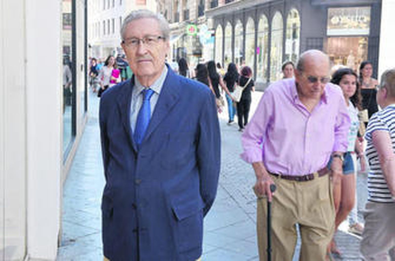 "Los mayores en residencias se sienten abandonados por sus familias"