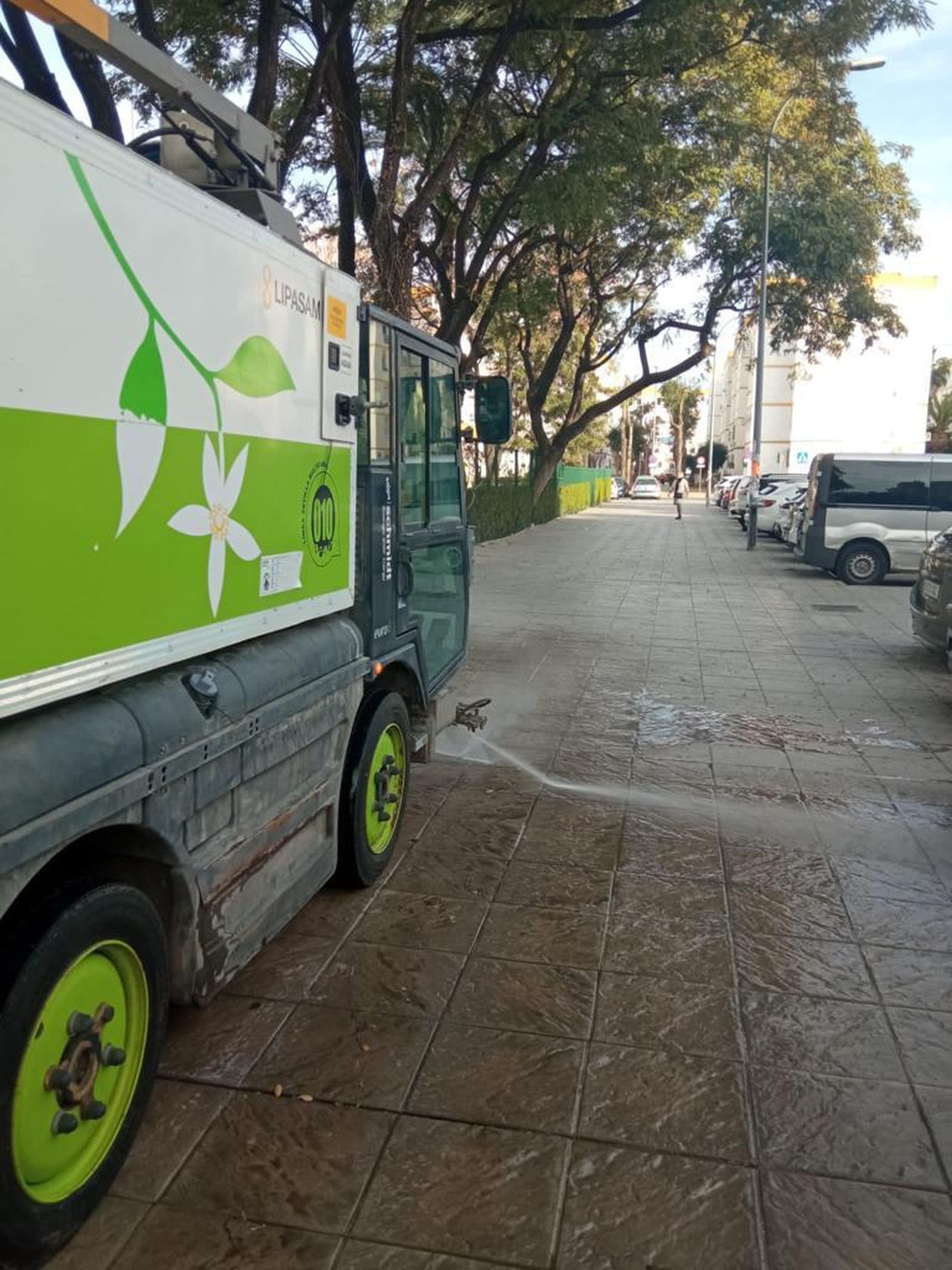 Agua a presión en los barrios de Sevilla.