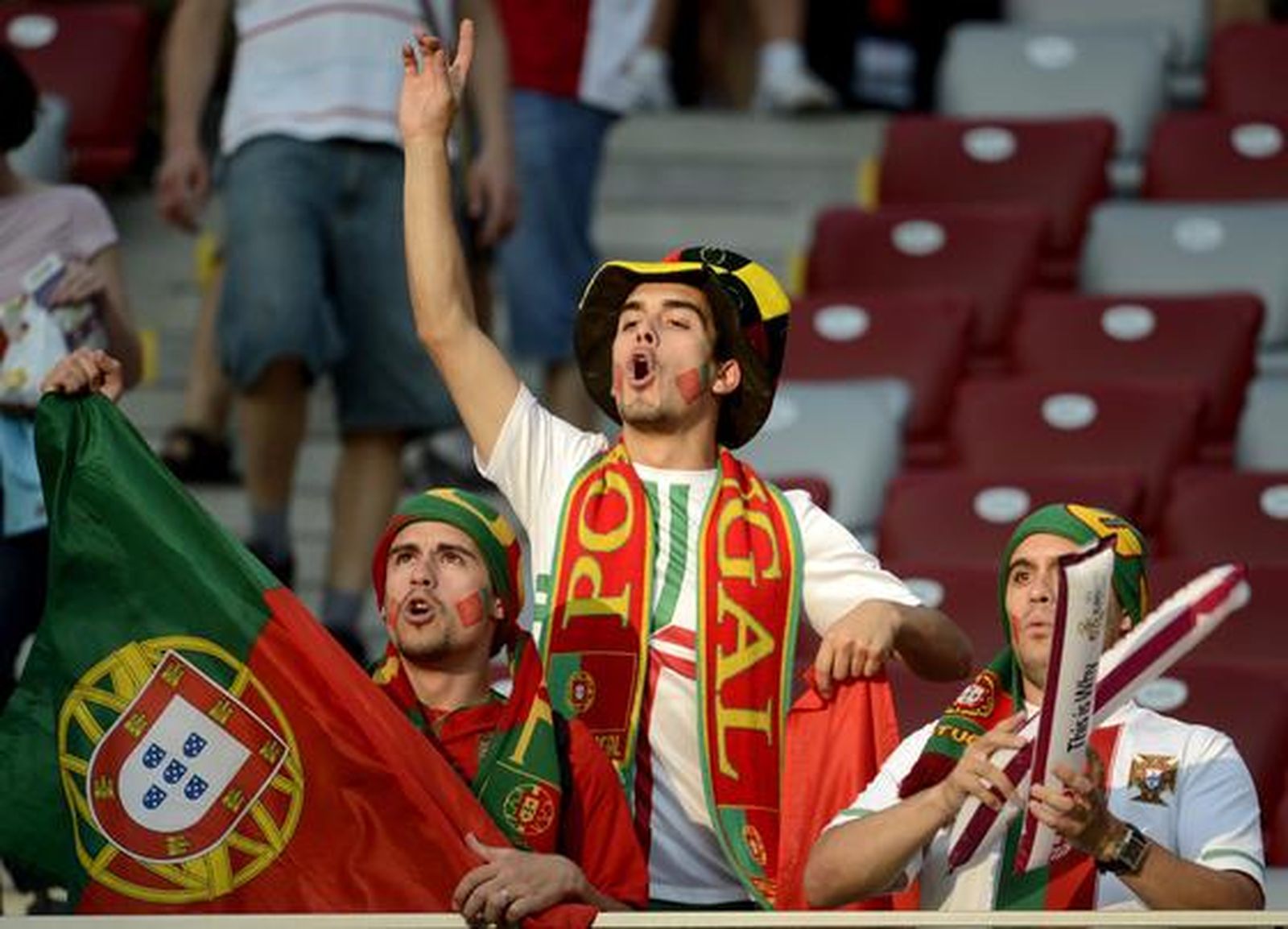 Un gol de Cristiano Ronaldo pone a Portugal en las semifinales de la Eurocopa.

Foto: EFE