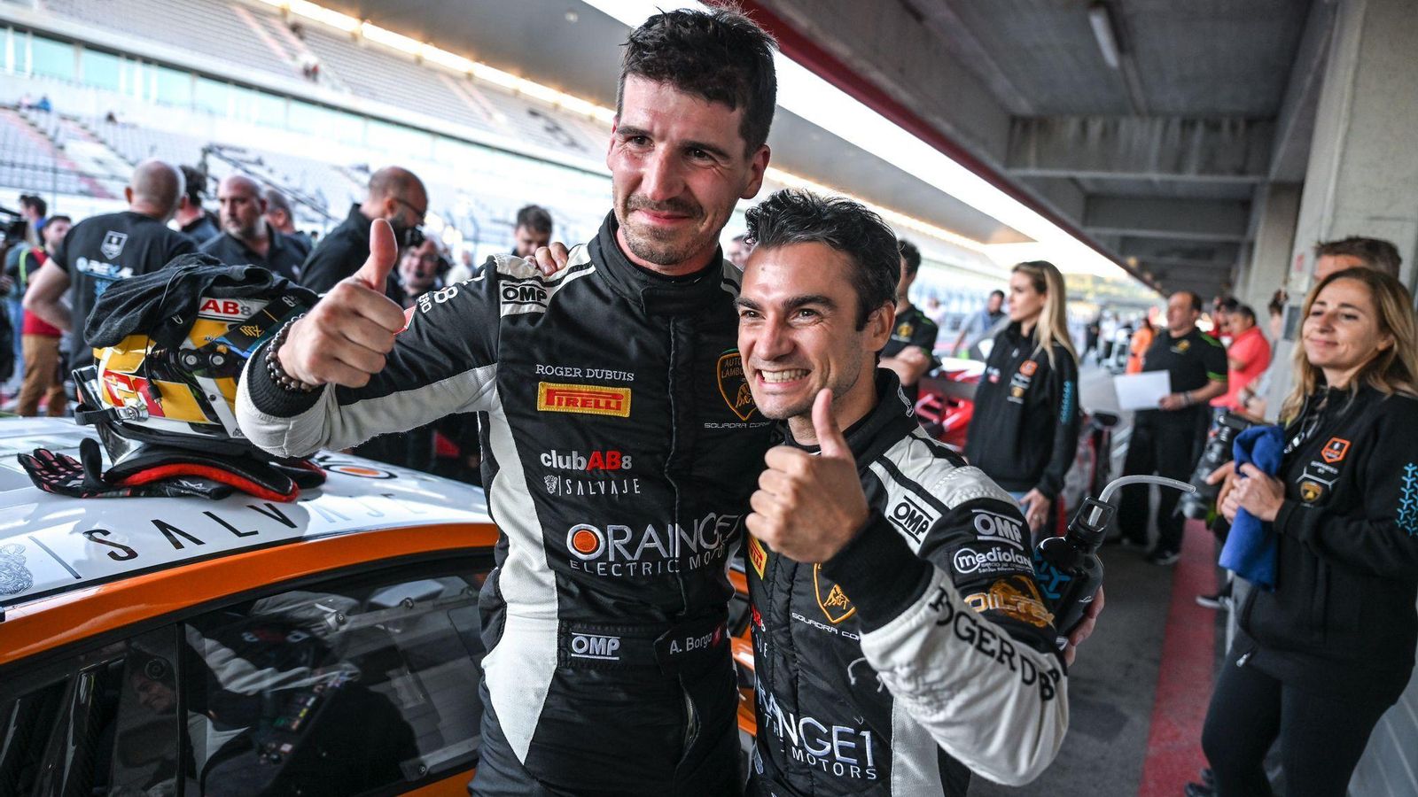 Dani Pedrosa, muy sonriente junto a Antonin Burga tras lograr dos podios en la prueba portuguesa.