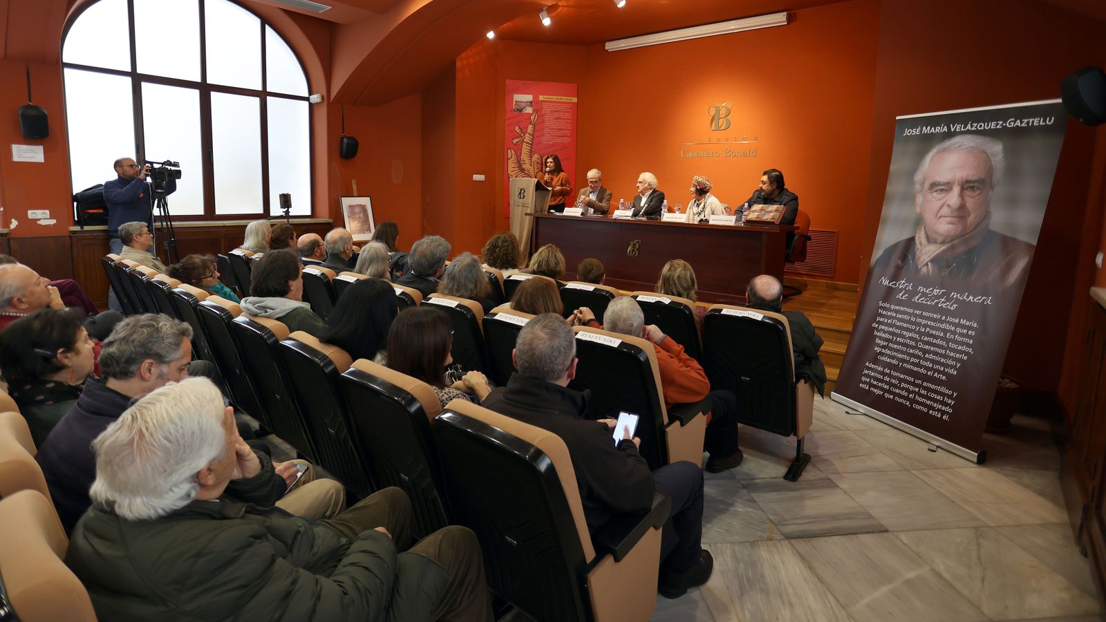 Disco homenaje a José María Velázquez-Gaztelu