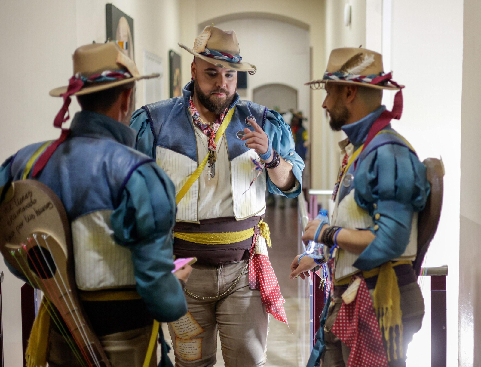 el ambiente en los camerinos del Falla.