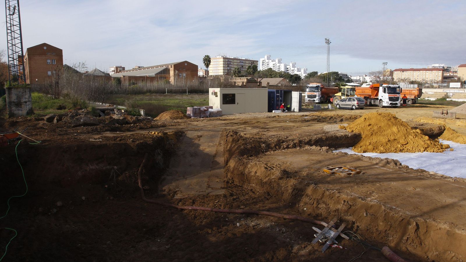 Obras de la nueva gasolinera en los antiguos campos del Marqués de Contadero.