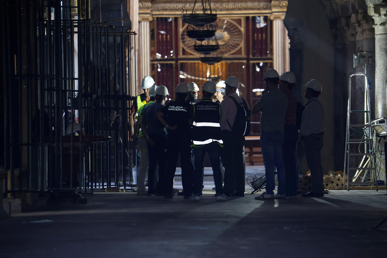 Los trabajos en la Mezquita-Catedral para supervisisar y evaluar los daños, en fotos
