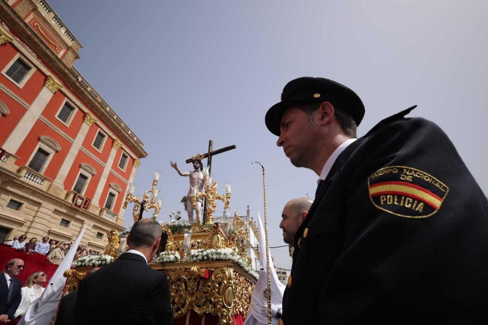 Imágenes de la procesión del Resucitado de la Semana Santa de San Fernando 2023