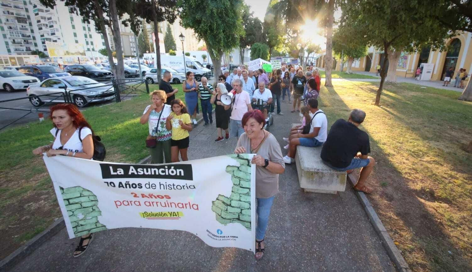 Manifestación de los vecinos de La Asunción por las obras de rehabilitación de la barriada