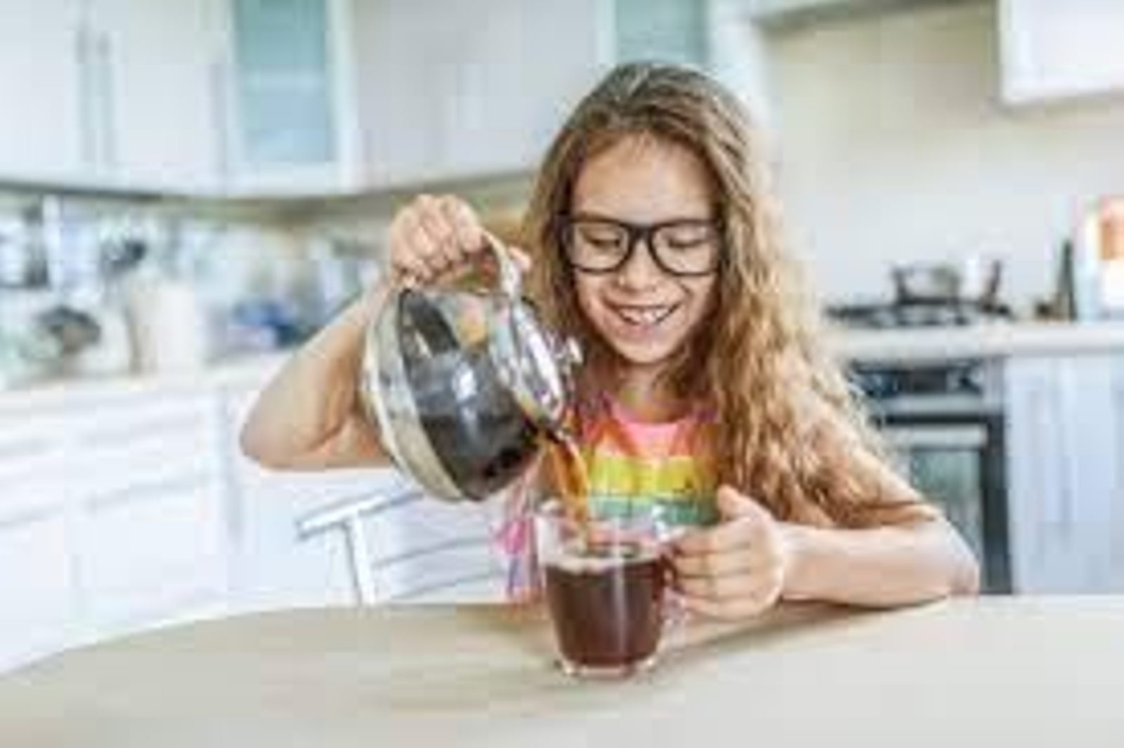 ¿Frena el café el crecimiento de los niños?