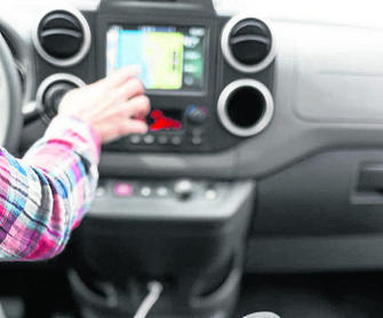 EN BREVE Audi a6 3 Nueva versión y mejoras de equipamiento para la gama de la marca alemana Citroën y ford3 Posibles sinergias entre las tecnologías 'SmartDeVicelink' y 'Car Easy Apps'