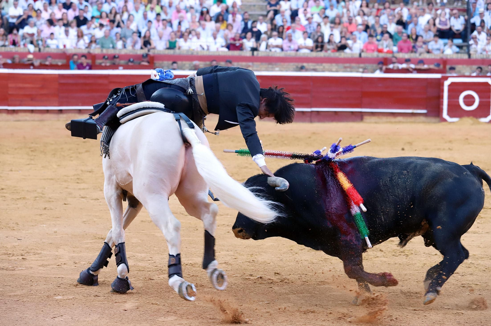 Imágenes de Andrés Romero y Diego Ventura en el rejoneo de la Plaza de Toros La Merced