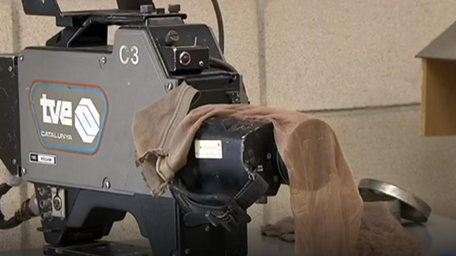 La media que se colocaba en las cámaras para tapar los defectos de Sara Montiel