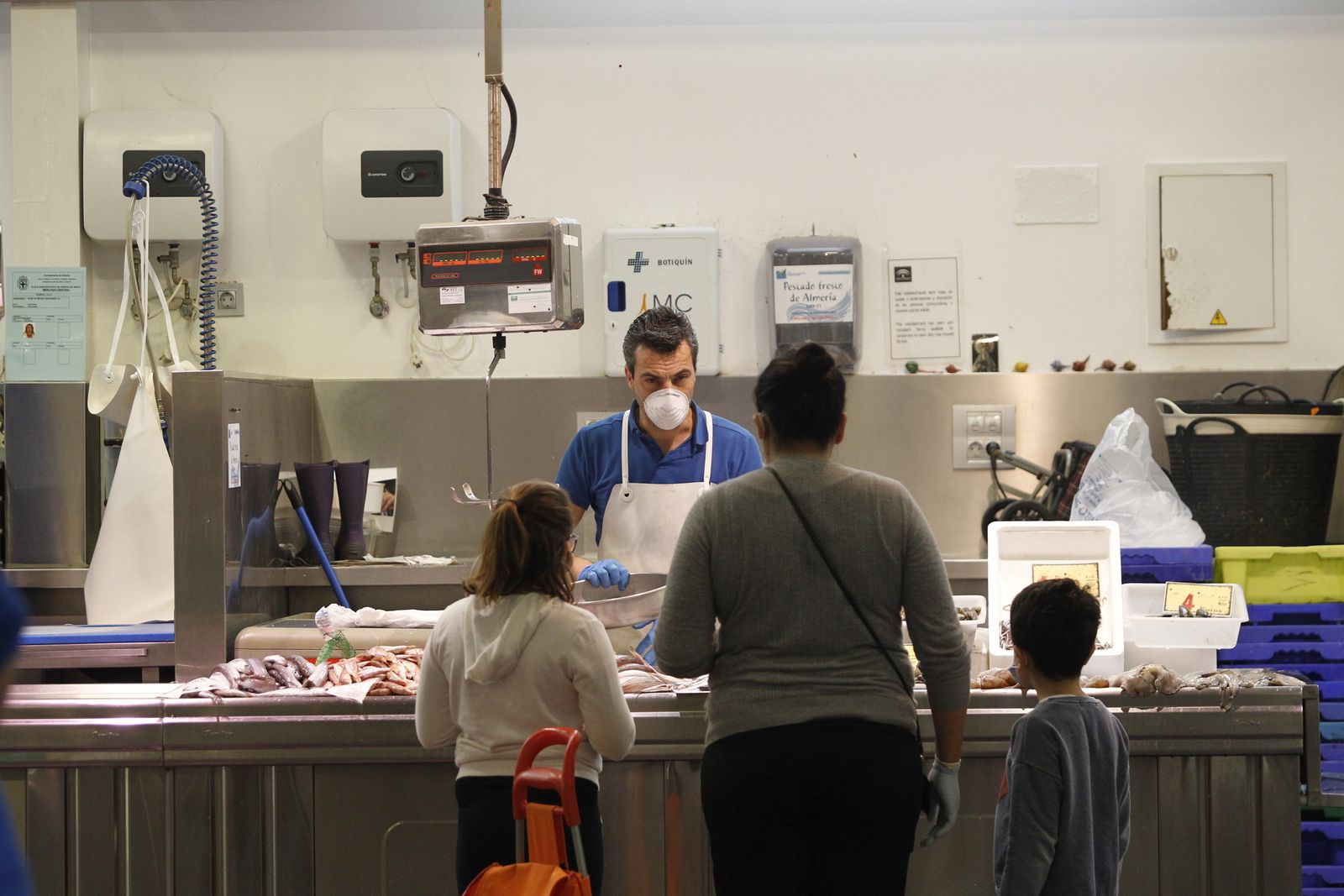 Fotogalería Mercado Central de Almería en época de coronavirus