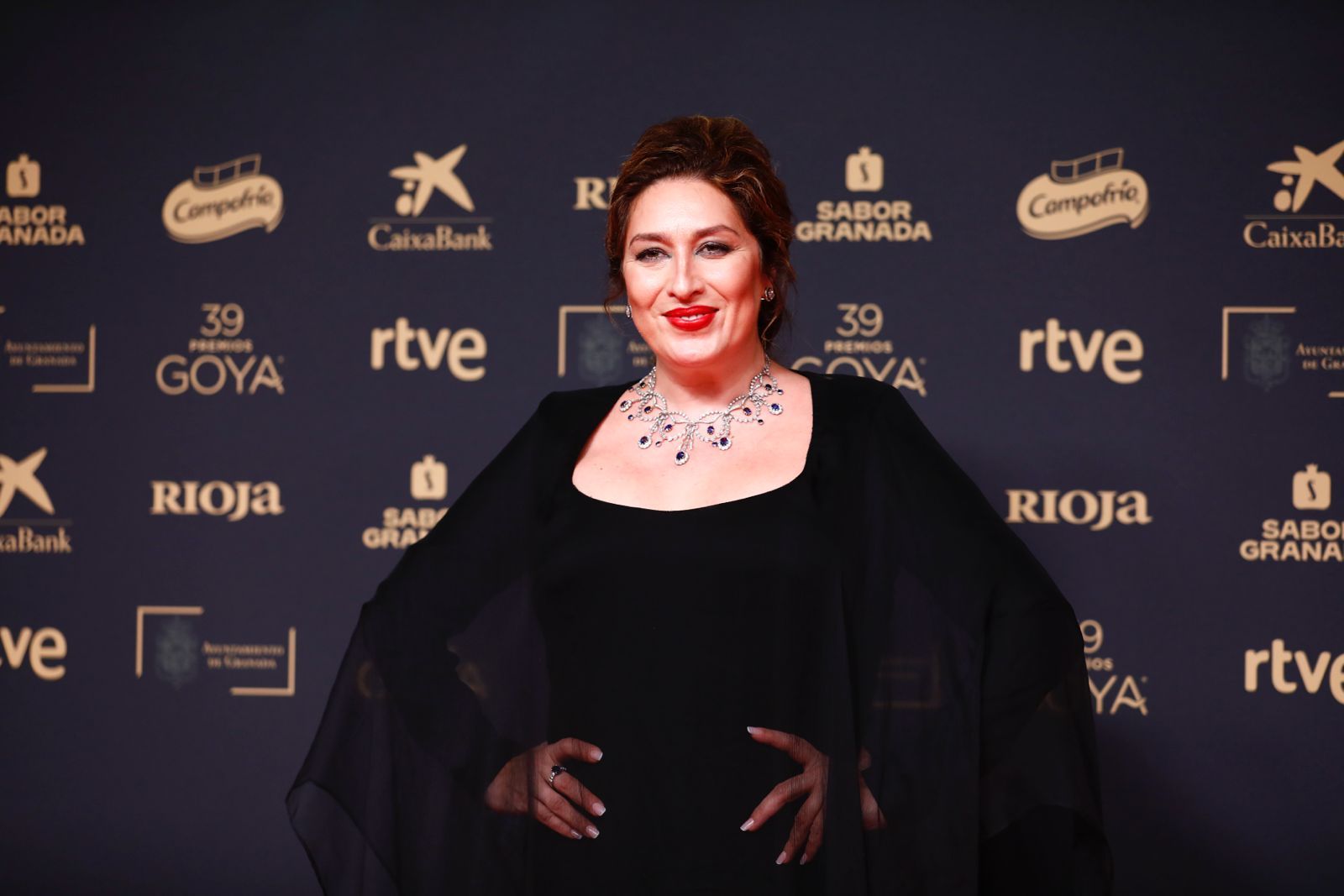 Estrella Morente durante su paso por la alfombra roja de los Goya 2025