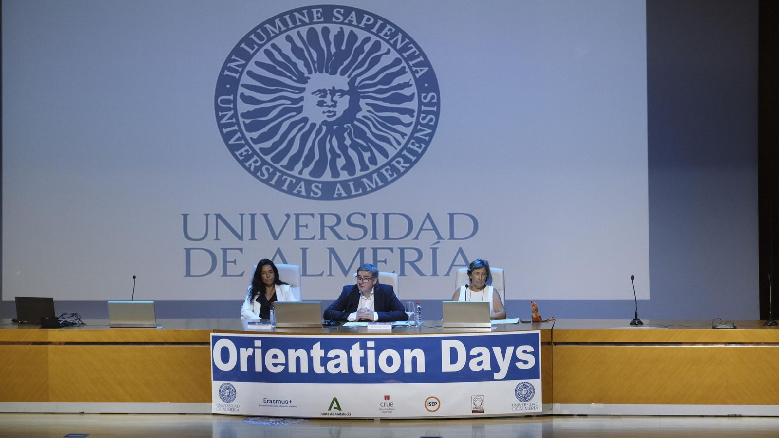 La presentación tuvo lugar en el Paraninfo de la UAL