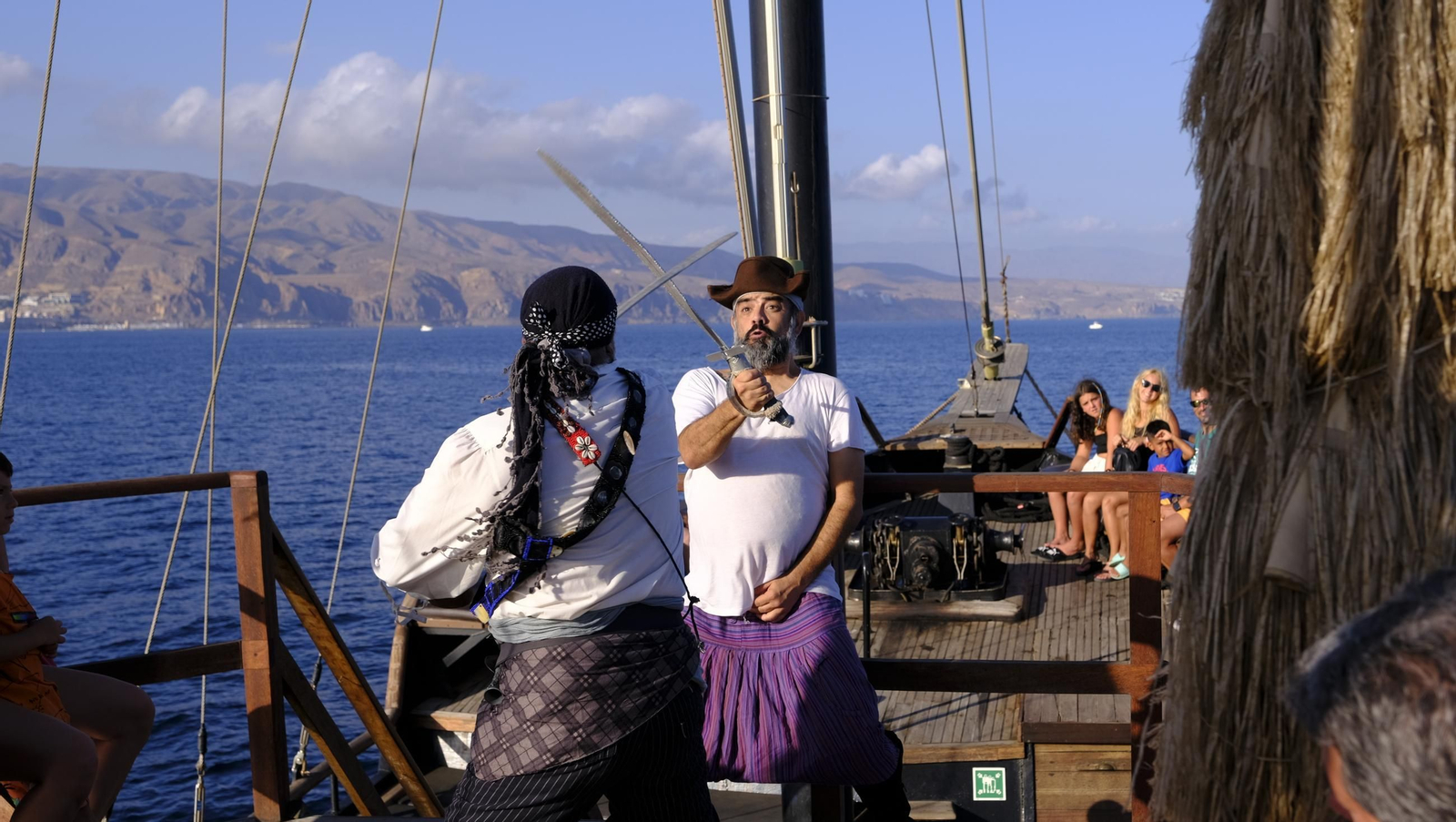 Navega en imágenes en una goleta histórica convertida en barco pirata