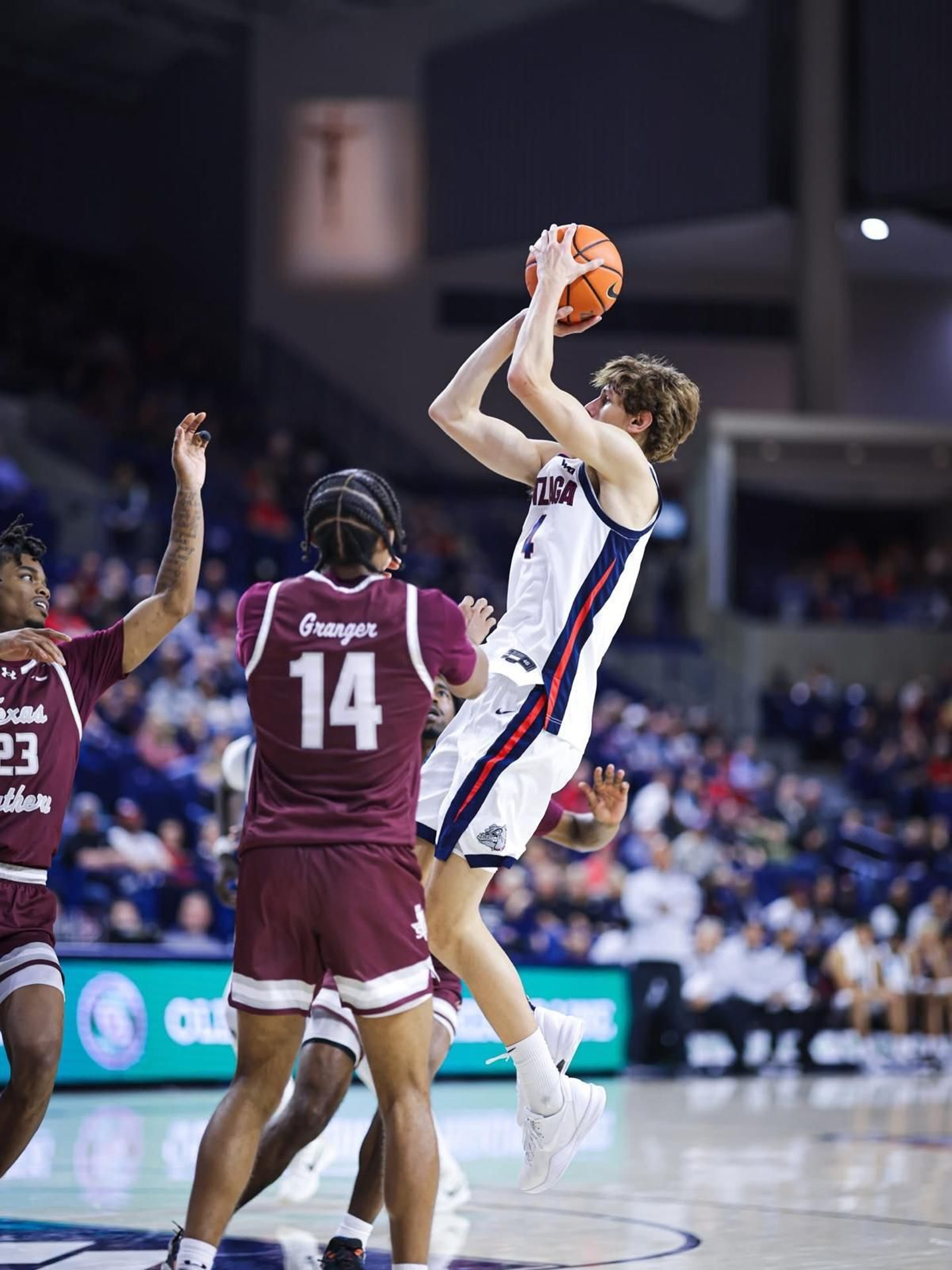 NCAA: Mario Saint-Supéry y Guille del Pino debutan con victoria