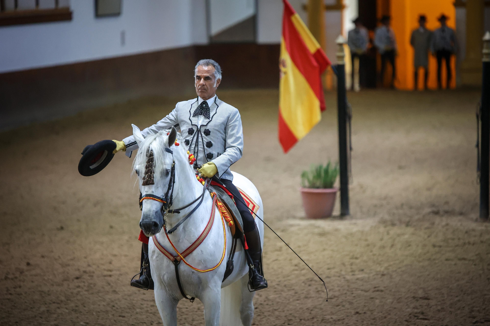 Emotiva despedida del jinete Manolo Ruíz en la Real Escuela