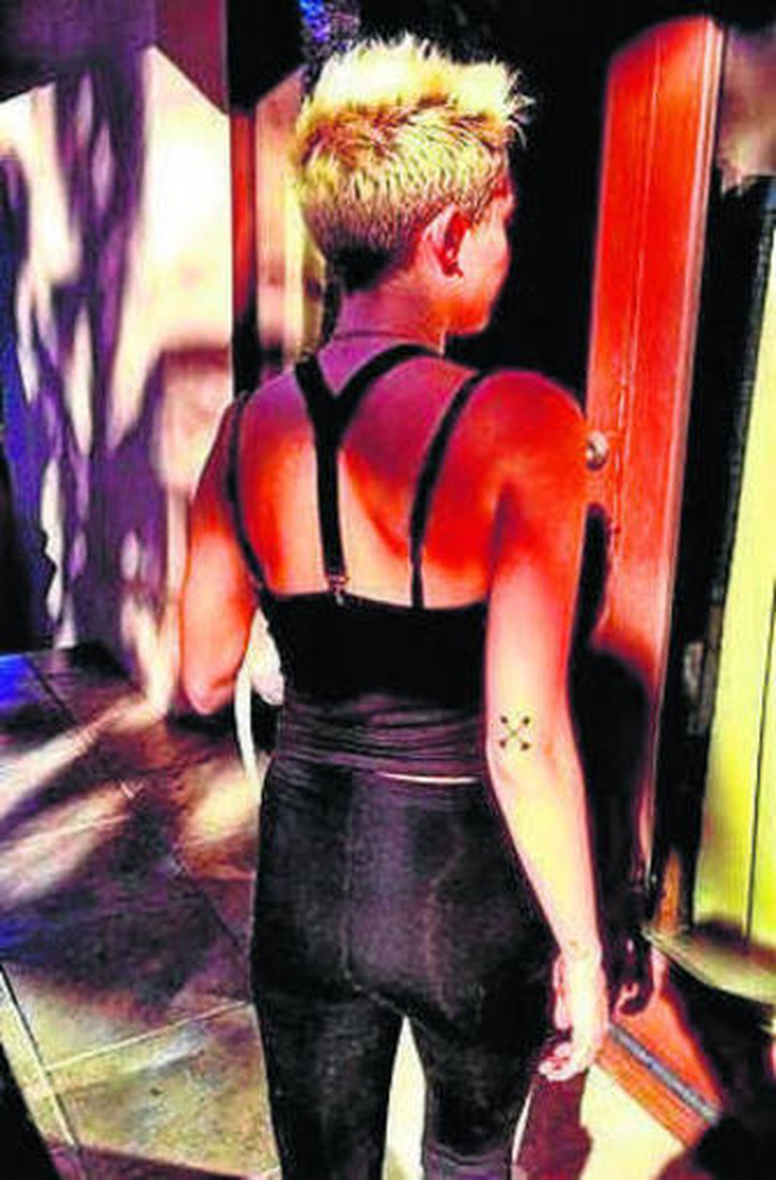 Un nuevo tatuaje adorna el cuerpo de Miley Cyrus