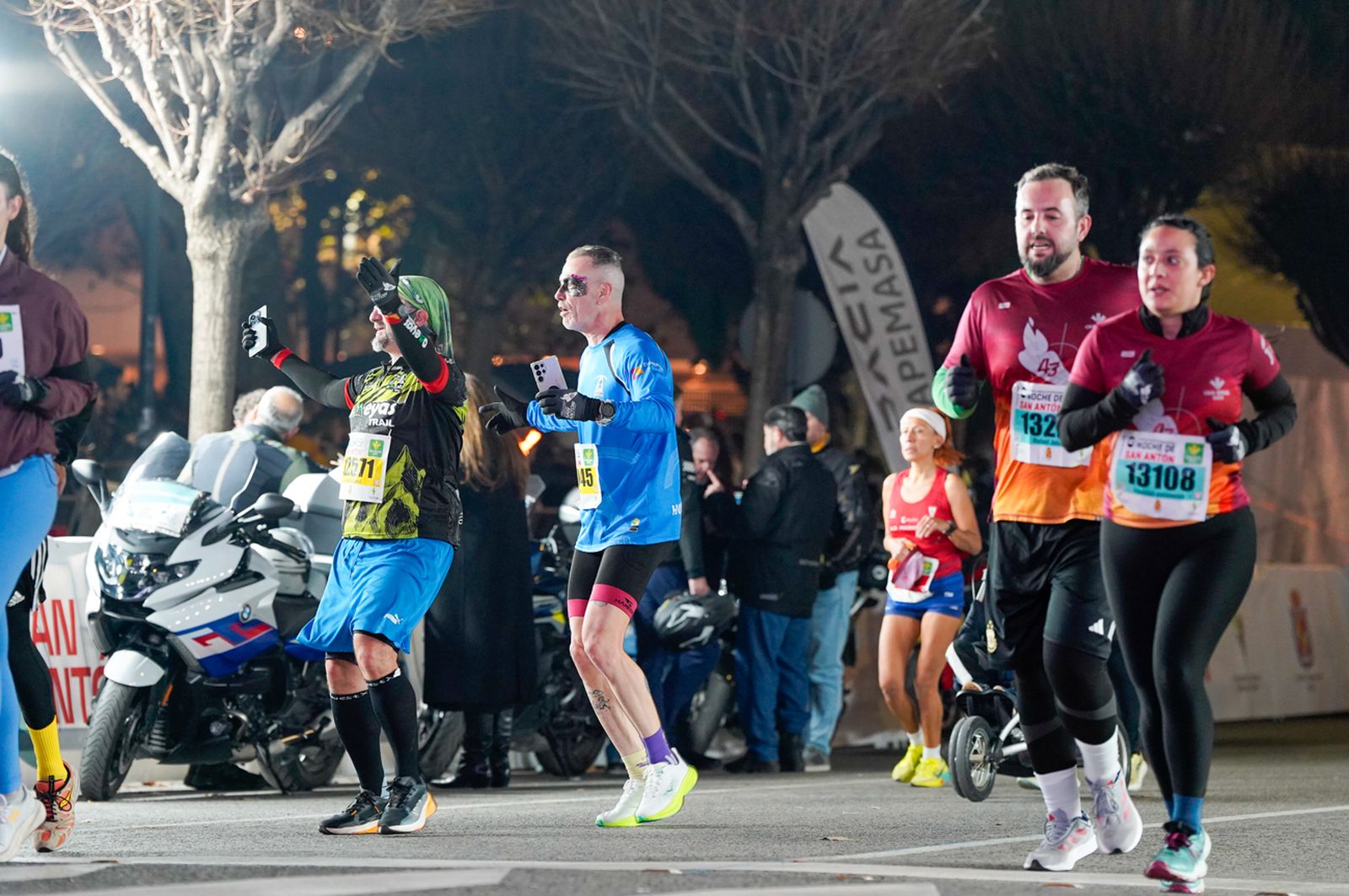 En imágenes: búscate en tu llegada a meta de la Carrera de San Antón 2026 (4)