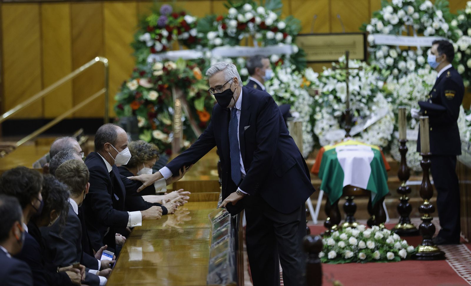 Las imágenes de la capilla ardiente de Manuel Clavero en el Parlamento de Andalucía